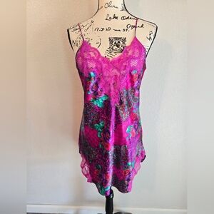 Vtg Victoria's Secret gold label Floral Paisley Satin Lace Slip dress Medium